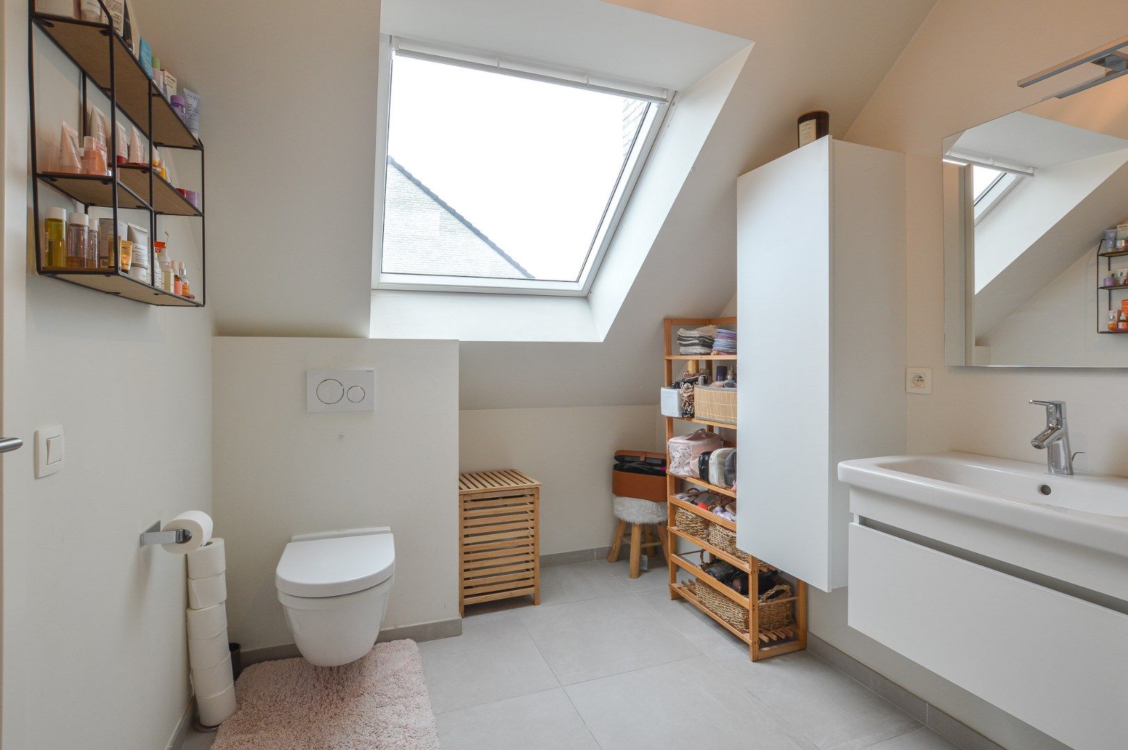 Prachtige nieuwbouwwoning in volledig aangelegd woonerf met 3 slaapkamers, zongericht terras en tuin foto 14