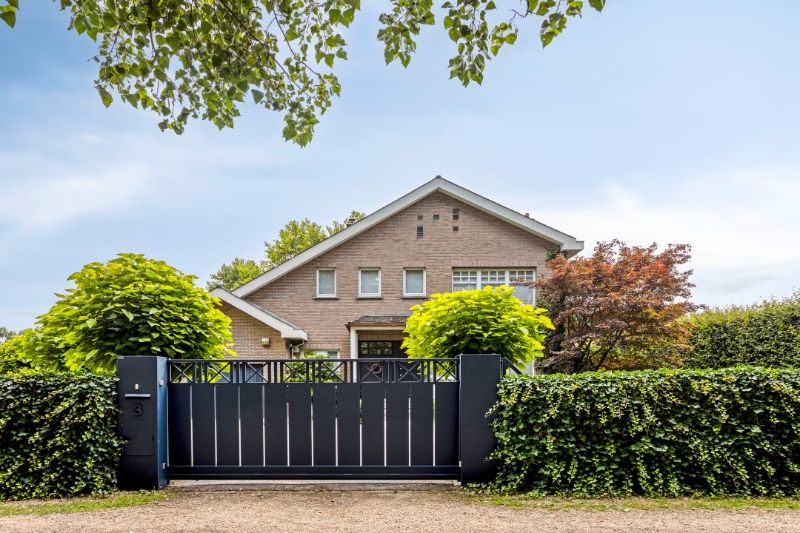 Hoofdfoto van de publicatie: Villa te koop