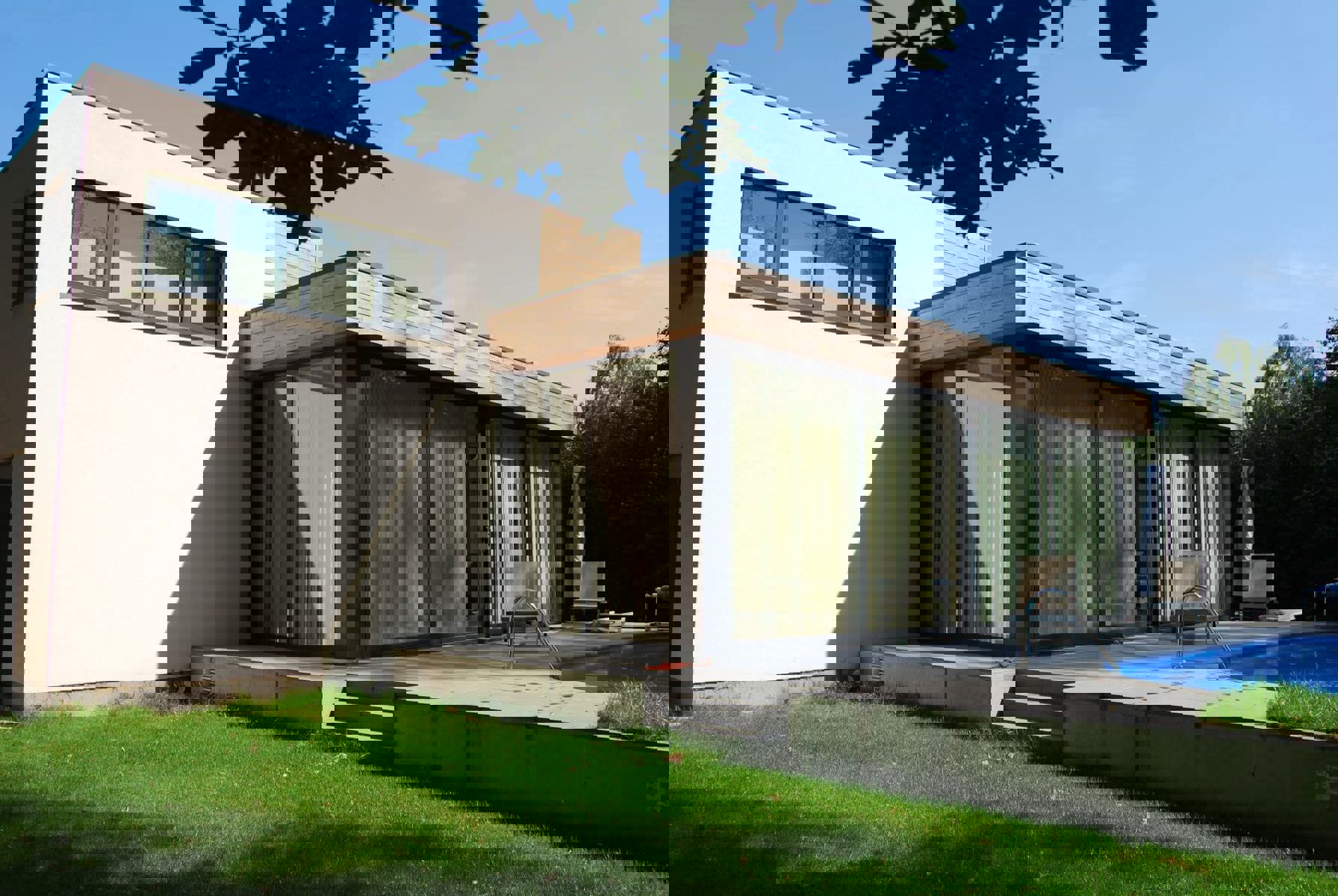 Ruime en lichtrijke villa met 4 à 5 slaapkamers en zwembad foto 4
