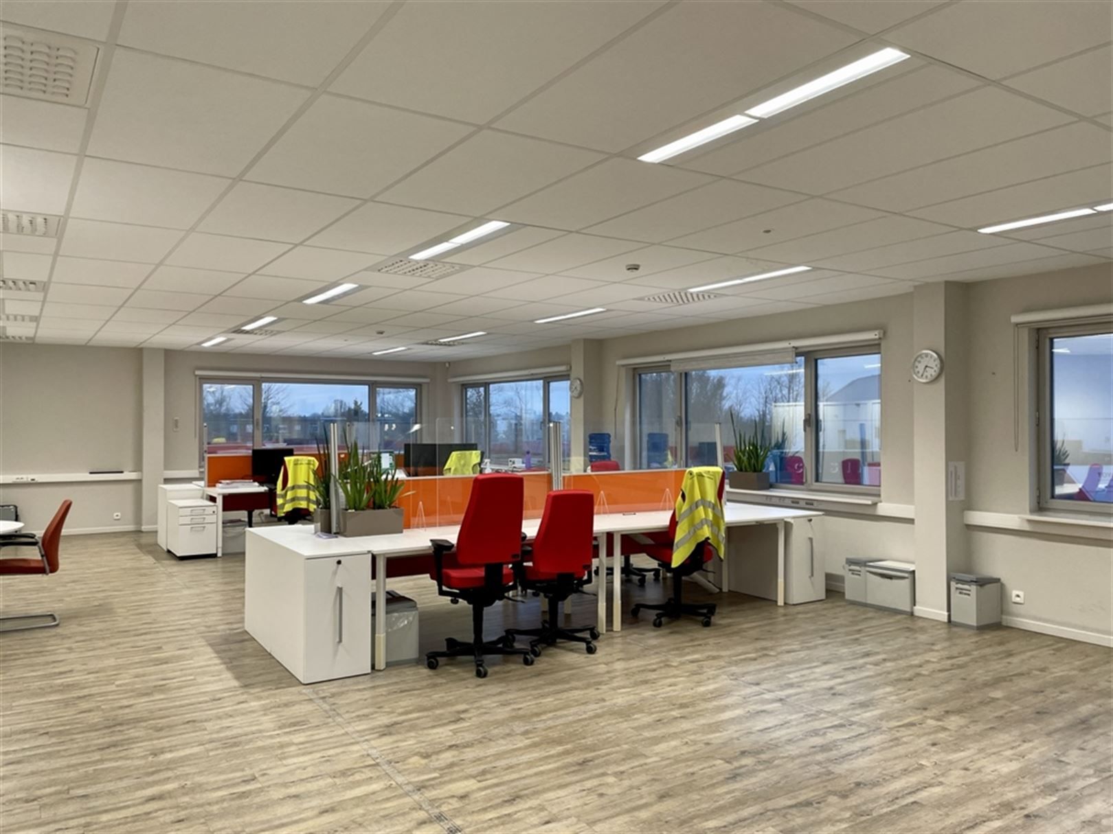 Te Huur Logistieke units + kantoor nabij Antwerpen foto 8