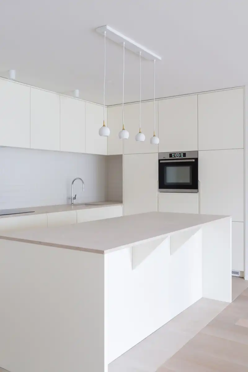 Modern nieuw gerenoveerd 2 slpk app + terras foto 11