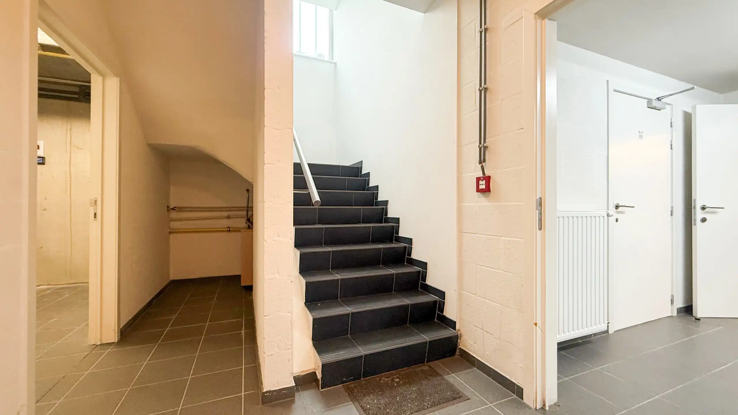 Veelzijdig investeringspand met 10 kamers, lift en kelder! foto 12