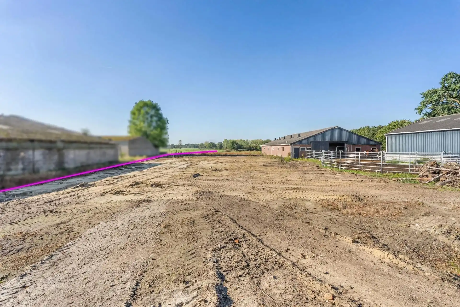 Landelijke hoeve met stallingen en potentieel. foto 8