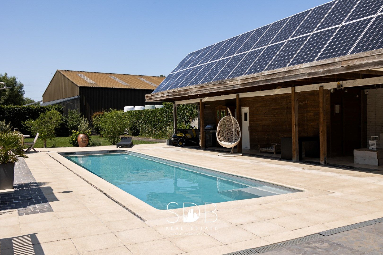 Prachtige hedendaagse villa met gezinstuin en zwembad op 1.387m² foto 26