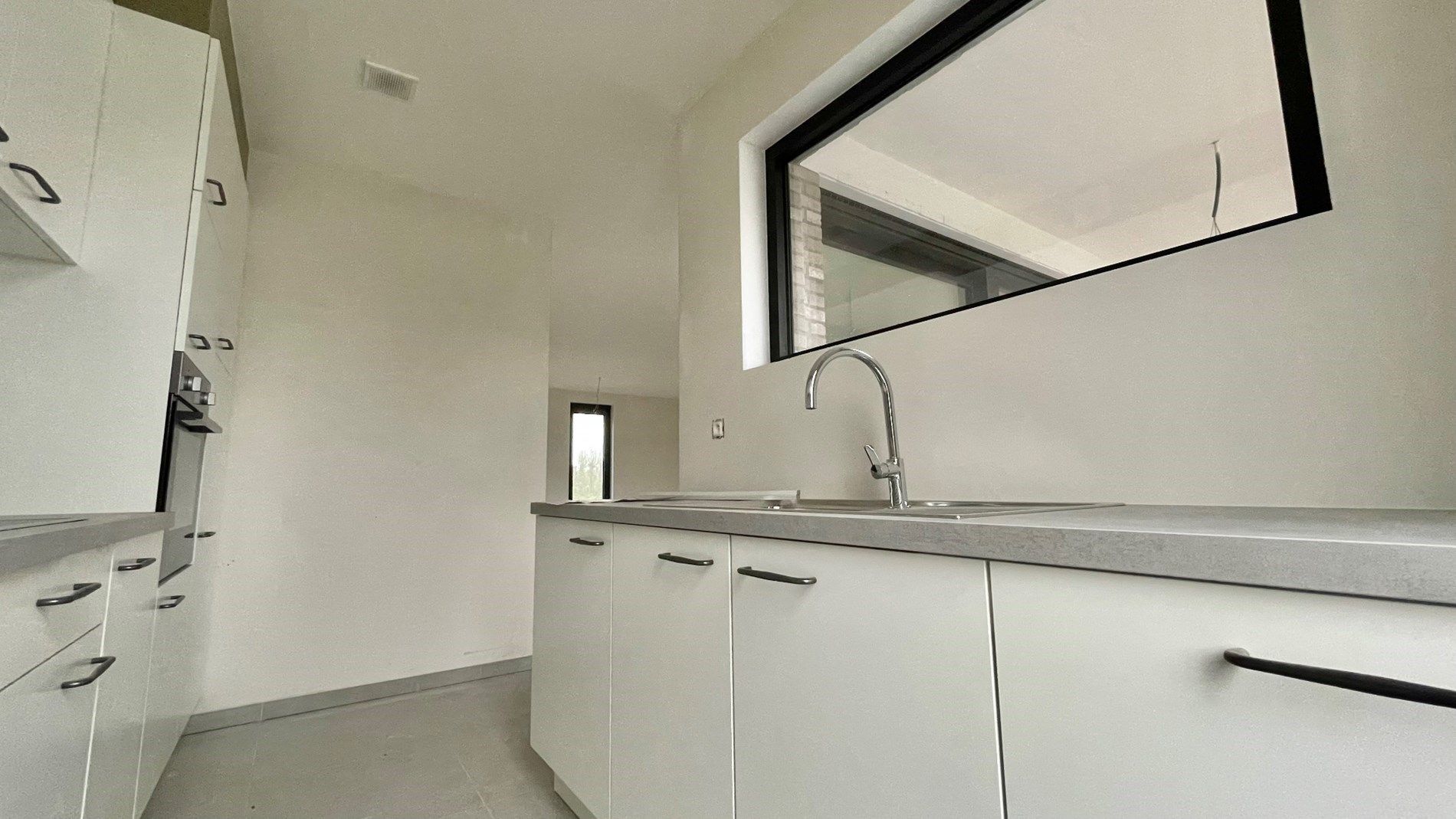 Nieuwbouwappartement met 2 slaapkamers, groot terras en een garage foto 4