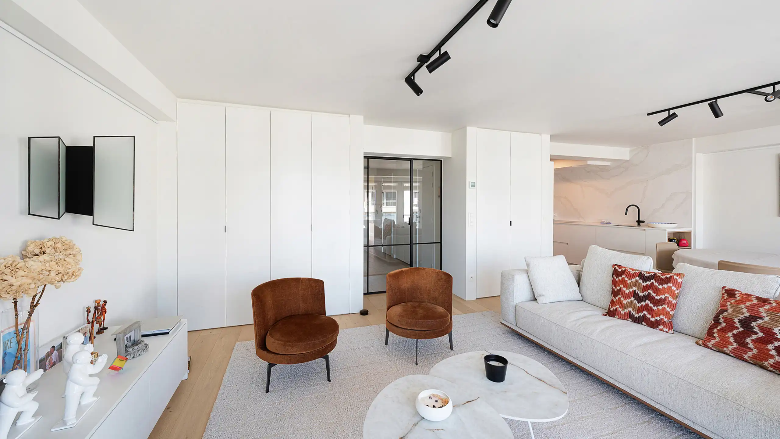 Lichtrijk gerenoveerd appartement met open zichten foto 8