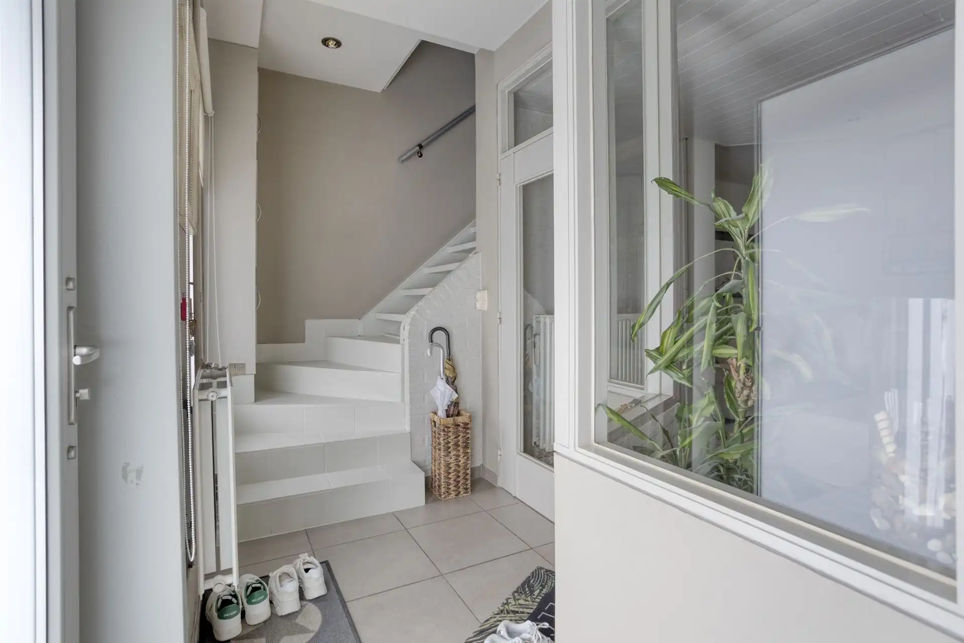 Instapklare woning met 3 slaapkamers, tuin en parkeerplaats foto 2