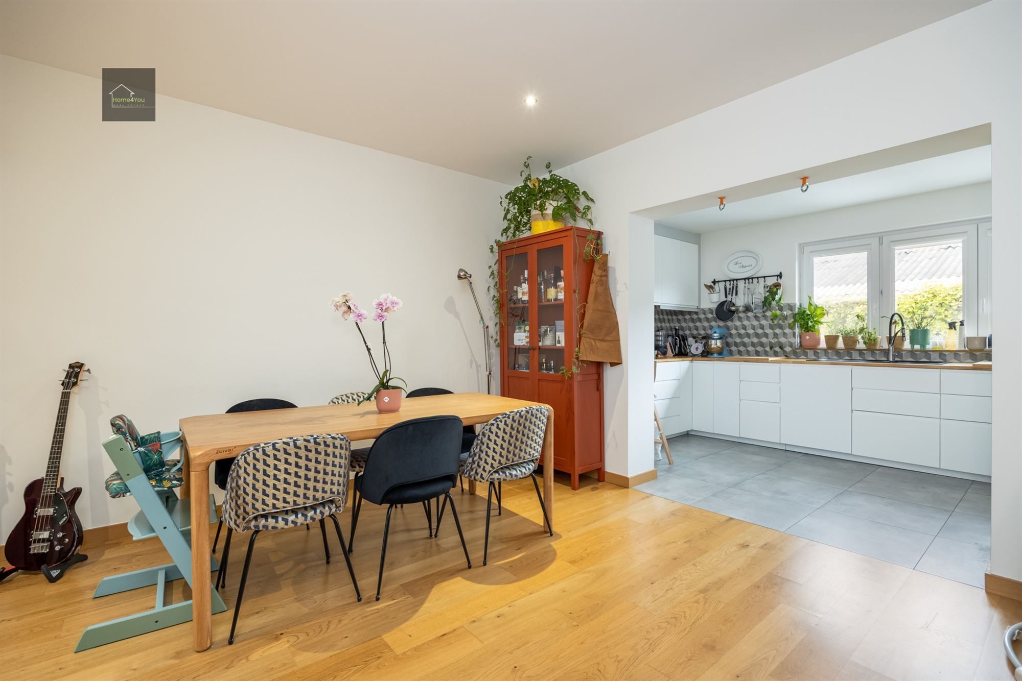 Instapklare woning met garage, oprit en stadstuin in hartje Deurne foto 4