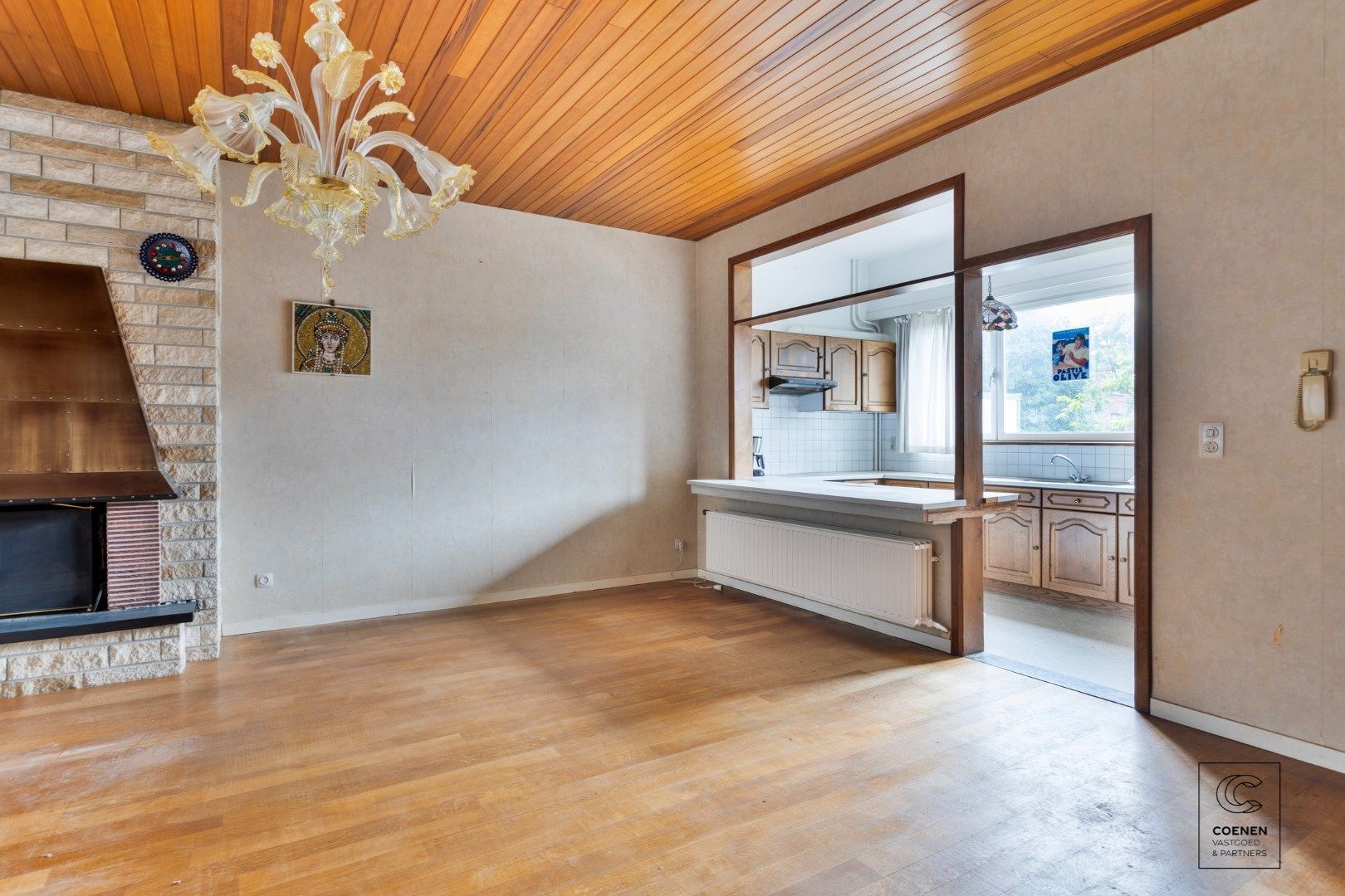 Te renoveren bel-étage woning (147 m² bew. opp.) met 2 slaapkamers en tuin, centraal gelegen in Borsbeek! foto 7