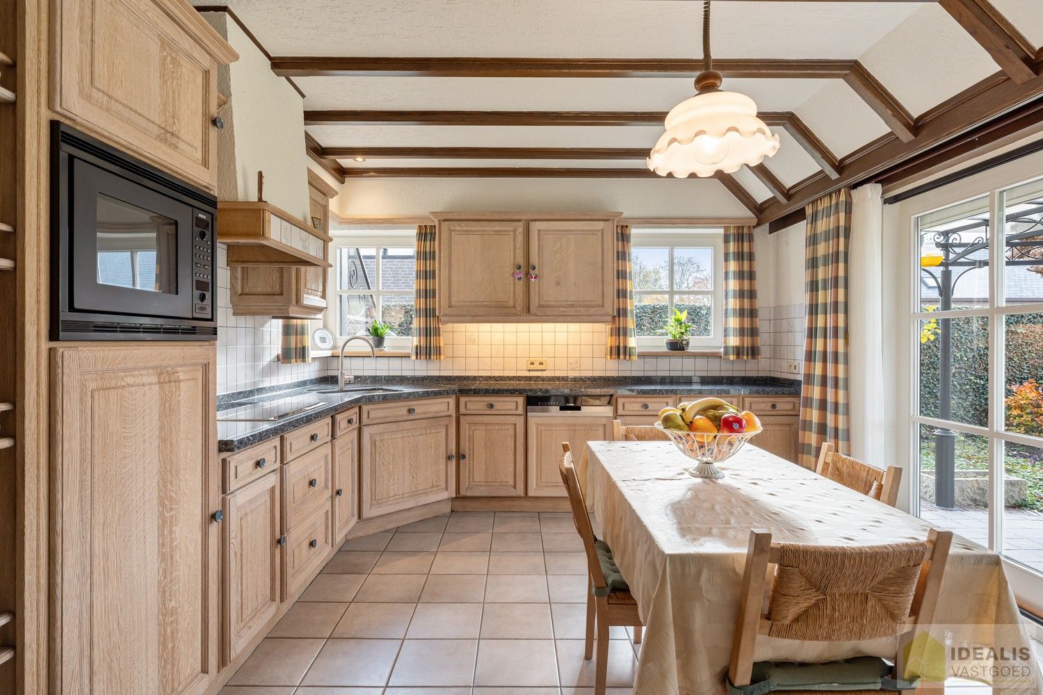 RUIME, INSTAPKLARE EN ENERGETISCH AANGEPASTE WONING VOORZIEN VAN 15 ZONNEPANELEN EN ZONNEBOILER. RIANTE WOONKAMER, KNAPPE KEUKEN, APART BUREEL, APARTE HOBBYRUIMTE, FIJNE WASPLAATS, 4 SLAAPKAMERS, 2 BADKAMERS EN INPANDIGE GARAGE! foto 21