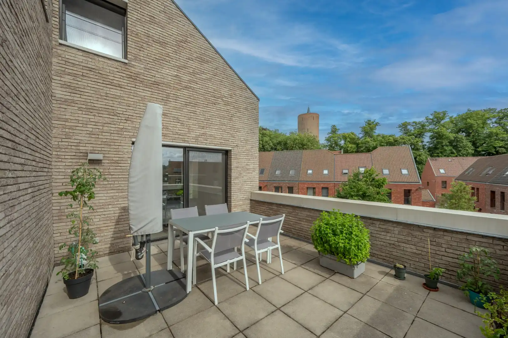 Instapklaar duplex appartement met ruim zonneterras op topligging in Brugge! foto 6