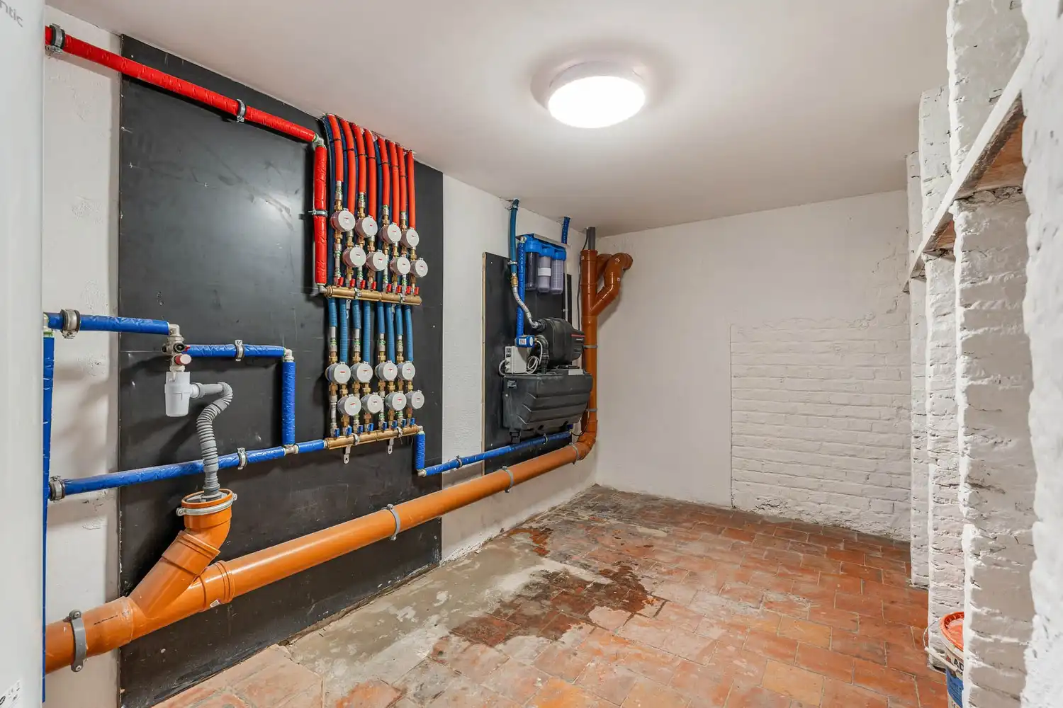 TOTAALRENOVATIE - Goed gelegen en gemeubelde studentenkamer met eigen sanitair (wc, douche & wastafel)! foto 17