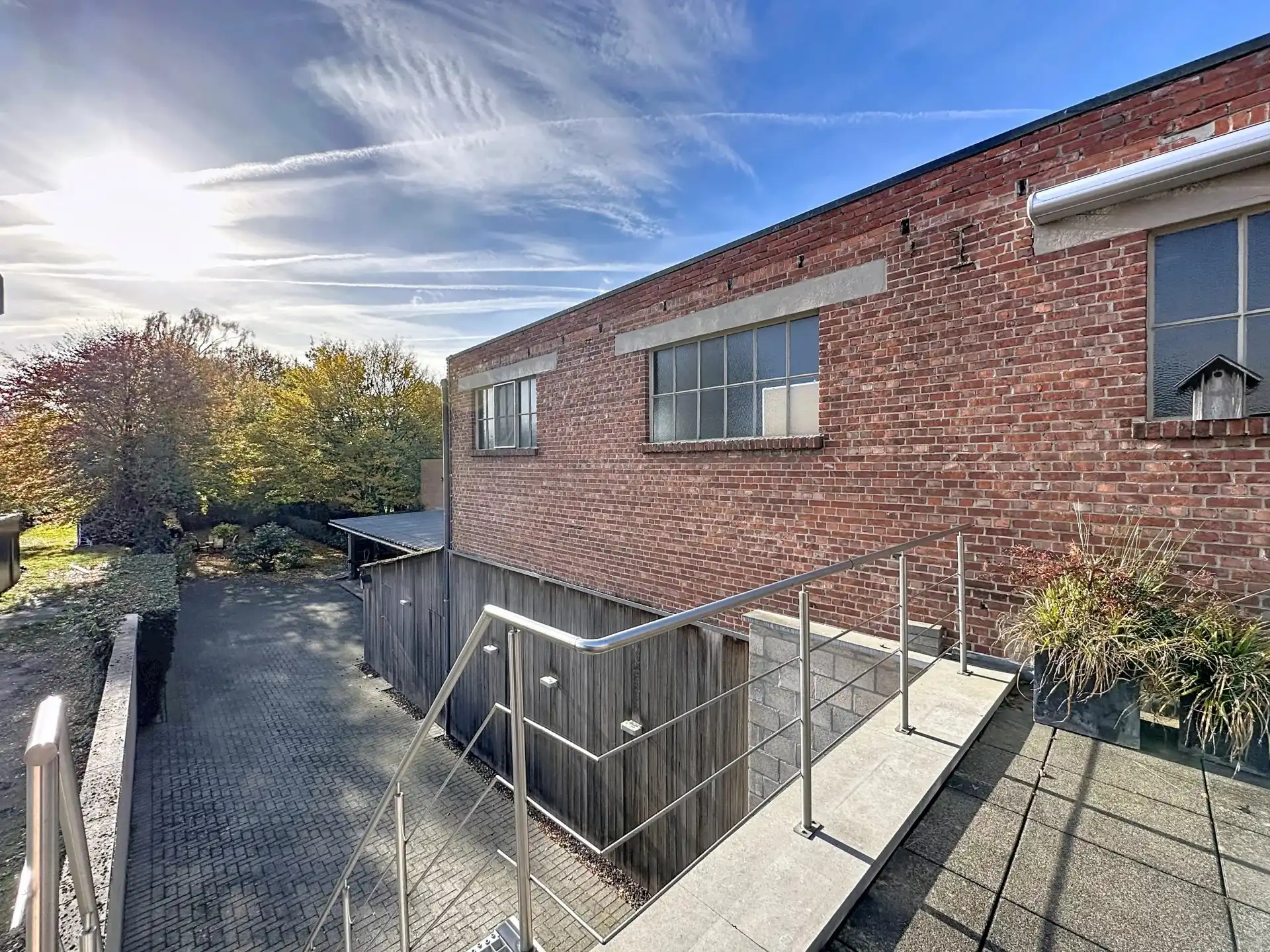 Zeer ruim en luxueus appartement met 2 slaapkamers, terras, tuin en overdekte staanplaats. foto 29