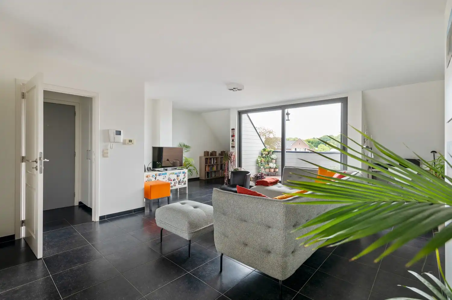 Ruim duplexappartement met 2 slaapkamers op toplocatie te Lint foto {{pictureIndex}}