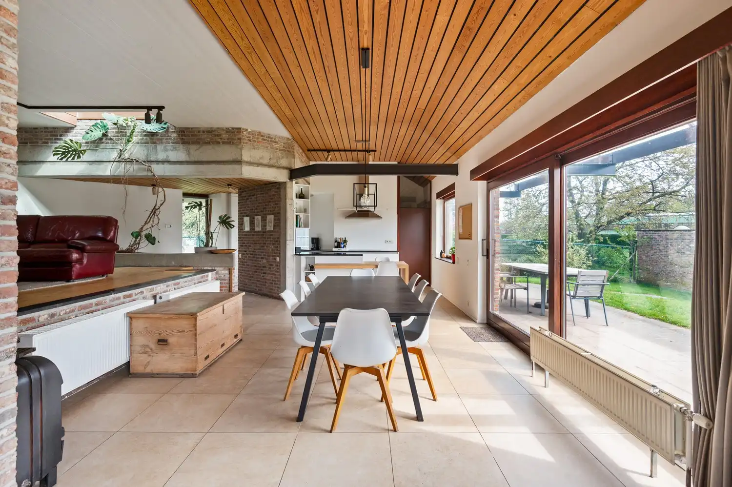 Open bebouwing met 4 slaapkamers, 2 badkamers en tuin in Borsbeek! foto 2