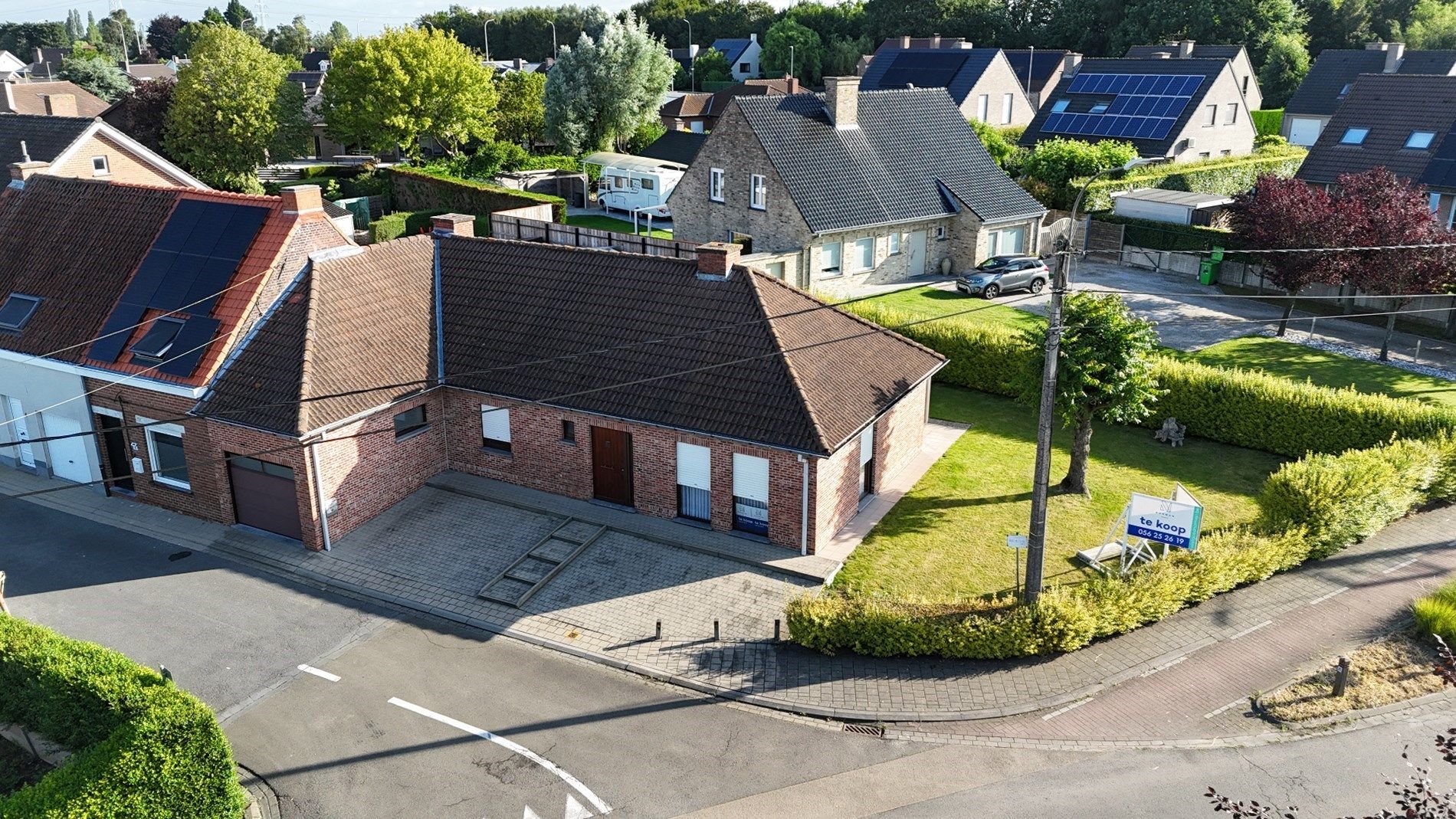 Gelijkvloerse woning op 439 m² met garage foto 1