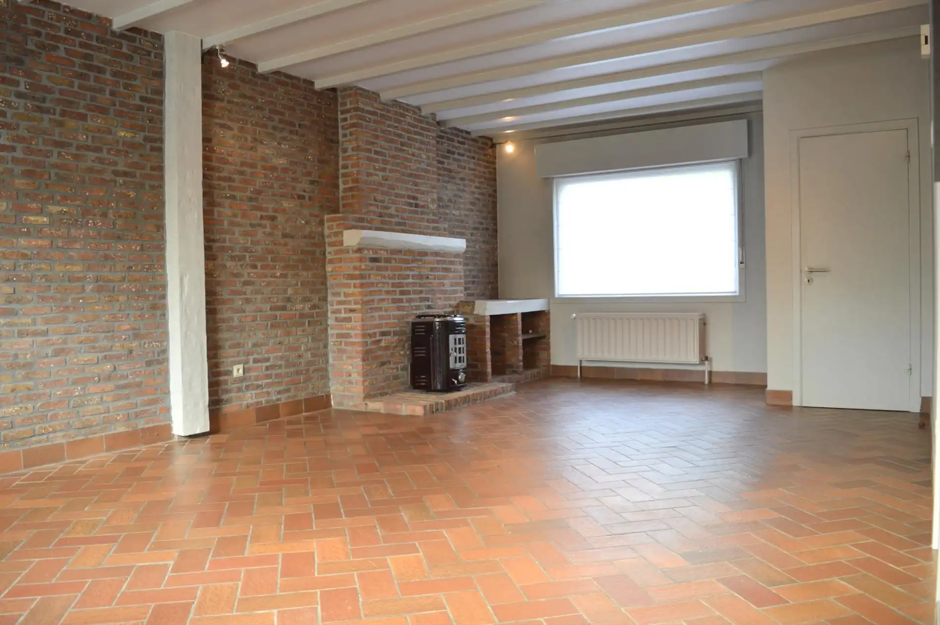 Verzorgde rijwoning dichtbij het centrum van Heule foto 2