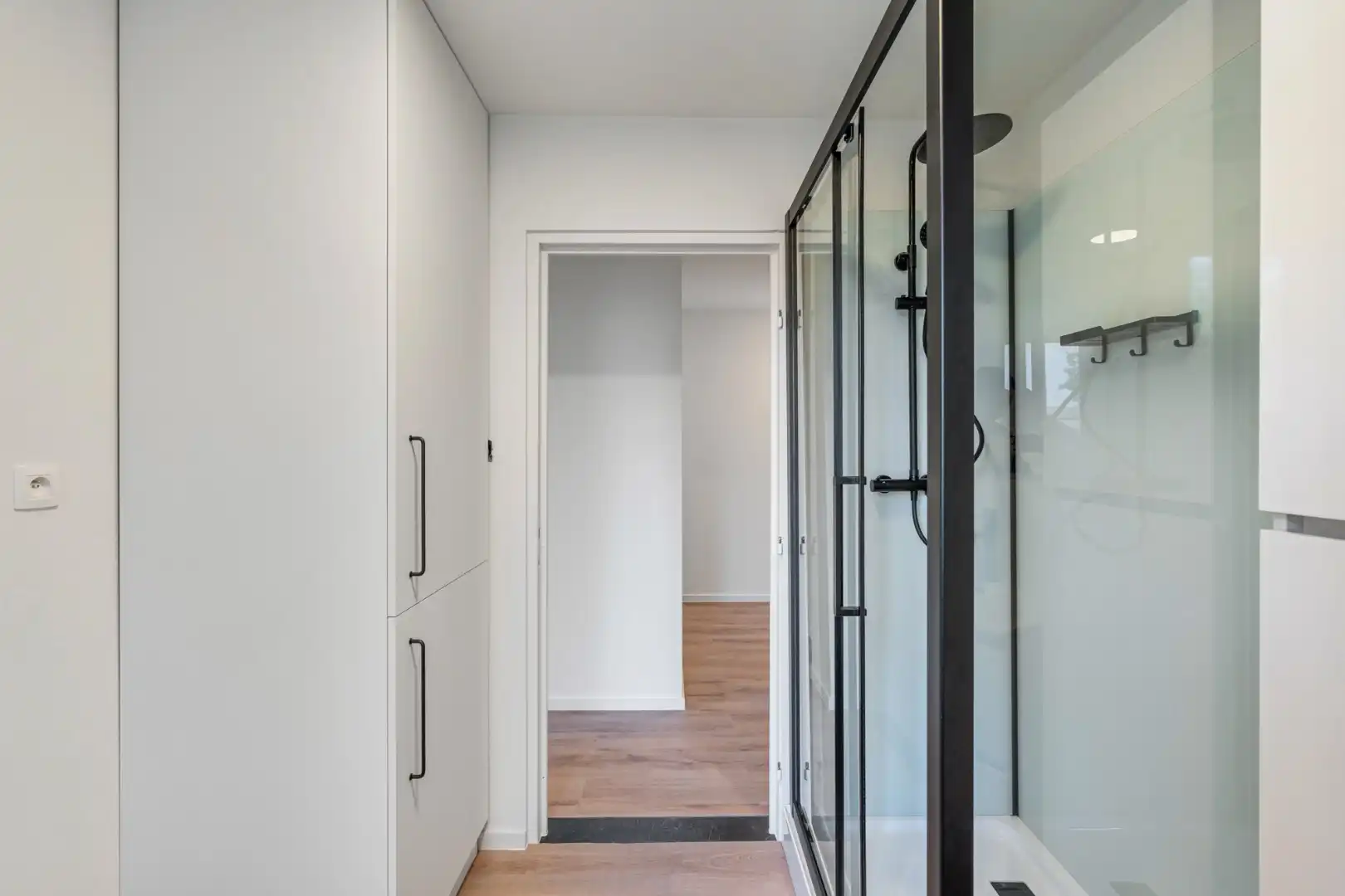 Stijlvol gerenoveerd appartement met moderne uitstraling in het centrum van Maaseik!  foto 18