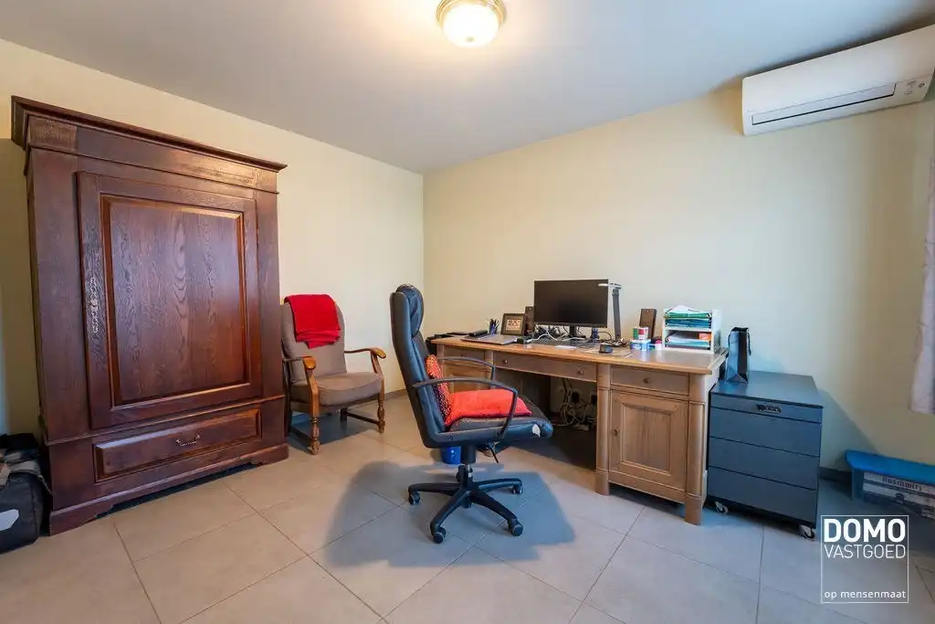 Ruime villa met paardenaccommodatie en wedstrijdstal gelegen te Herk-de-Stad - EPC-label: B - Bewoonbare vloeroppervlakte: 296m² foto 10