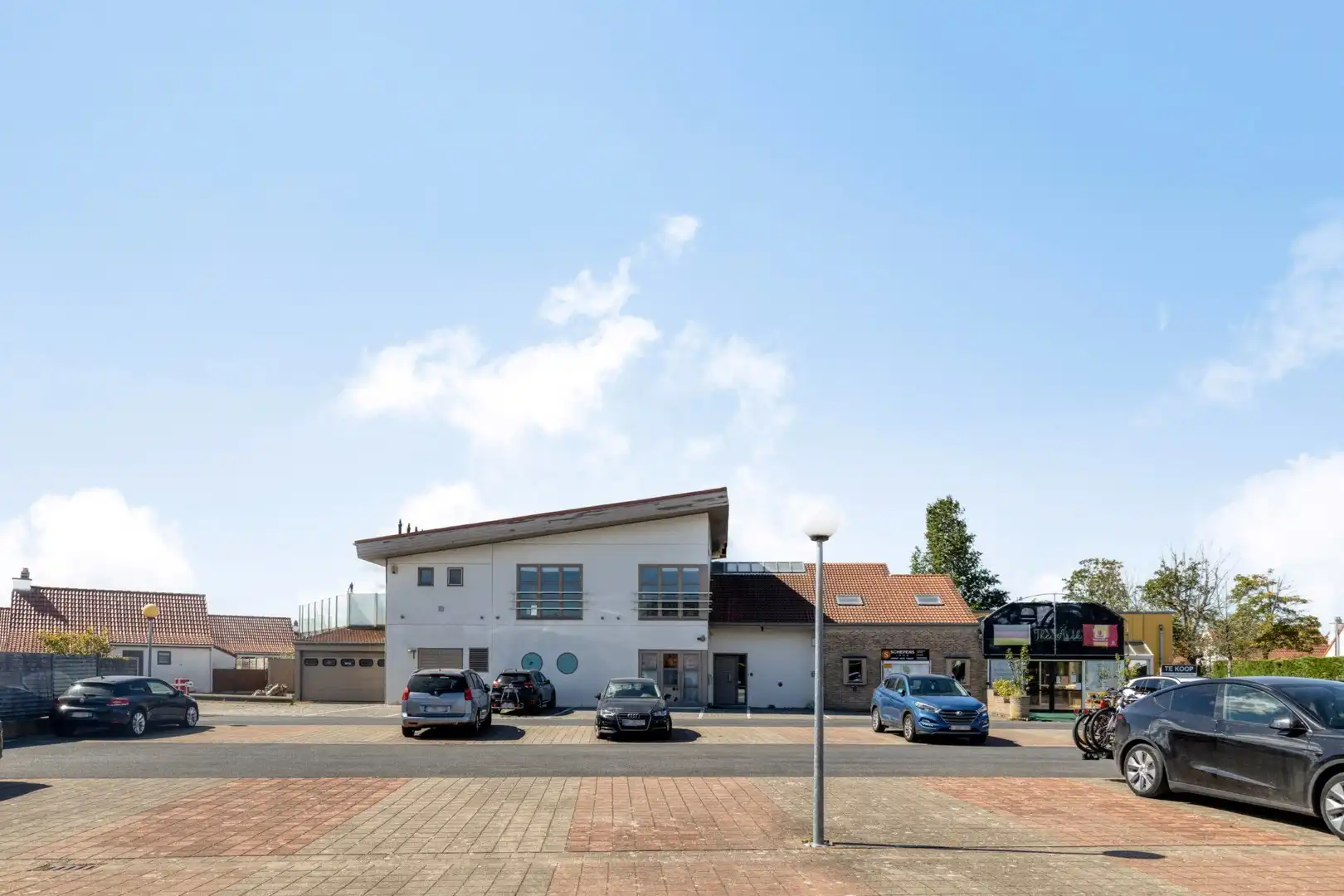 Unieke opportuniteit: horecazaak met 3 padelterreinen, terrassen en tuin te huur! foto 3