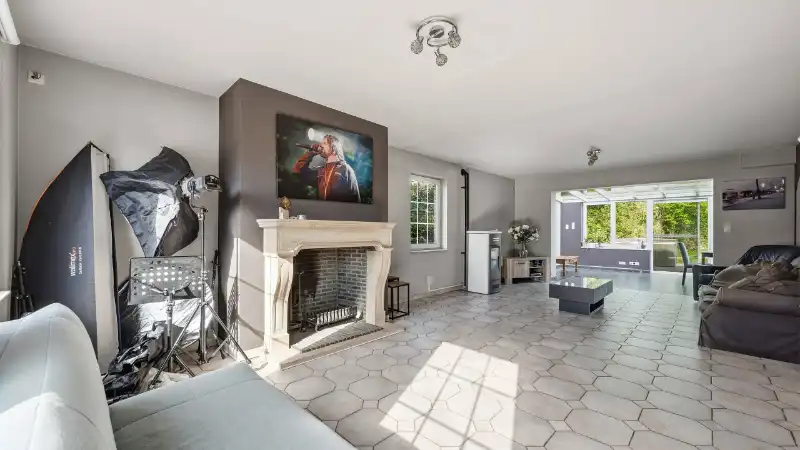 Villa van 265m² op 15 are met kantoor-praktijkruimte van 25m² en 3 slaapkamers foto 9