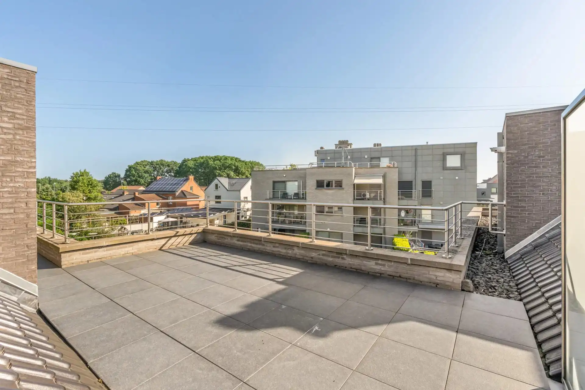 Instapklaar appartement met ruim terras in Heusden foto 3