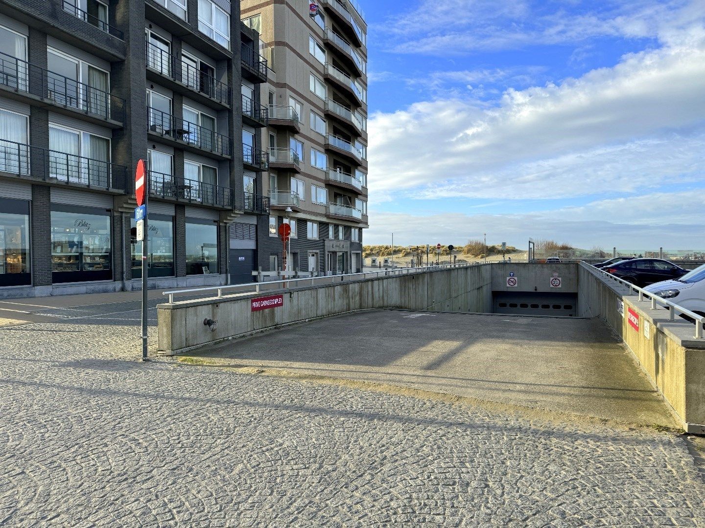 Garage te koop Nieuwpoort - moderne bouw en vlotte bereikbaarheid foto 1