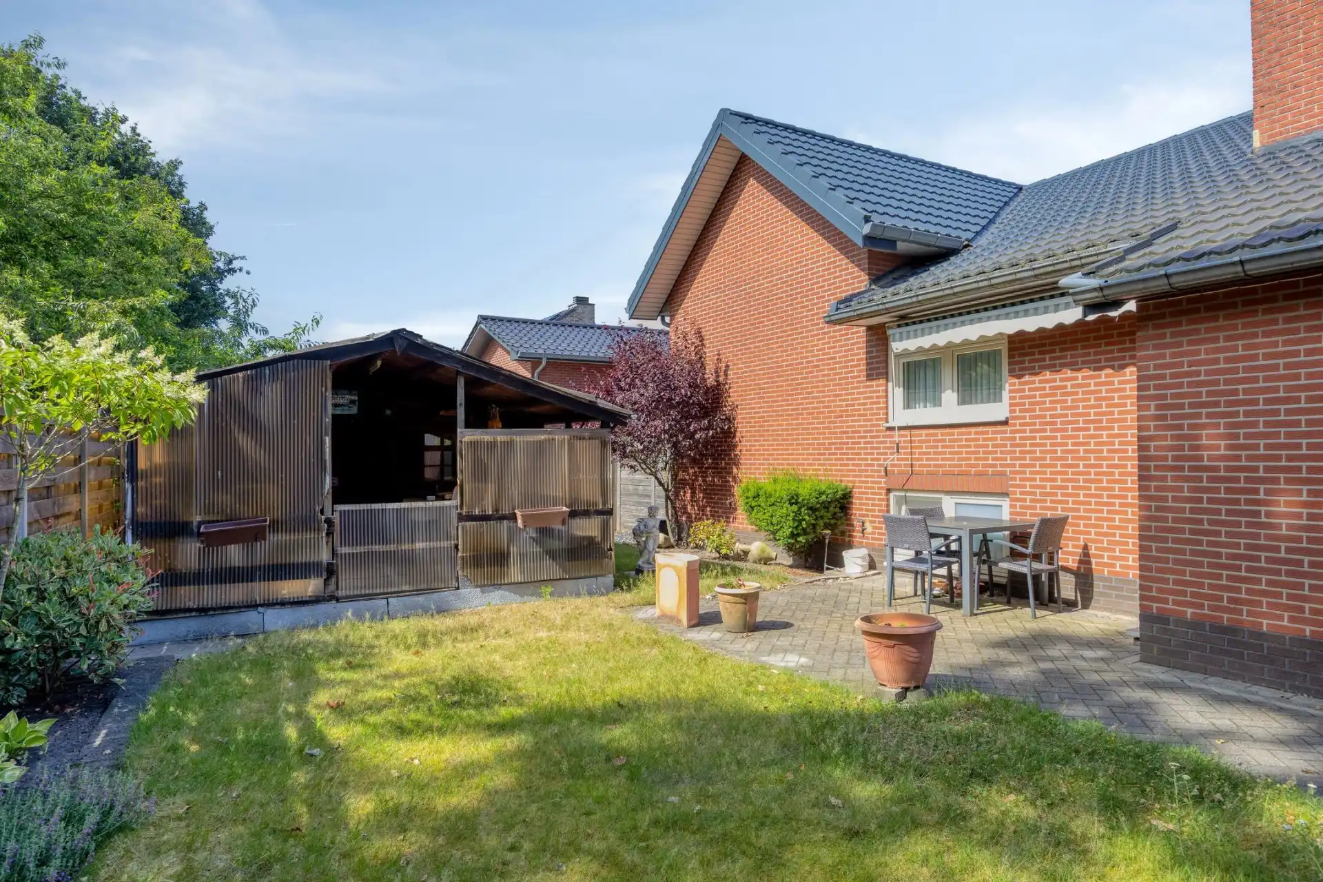 LICHTRIJKE SPLIT-LEVEL WONING MET 3 SLK'S OP HOEKPERCEEL VAN 8A13CA IN NEEROETEREN foto 24