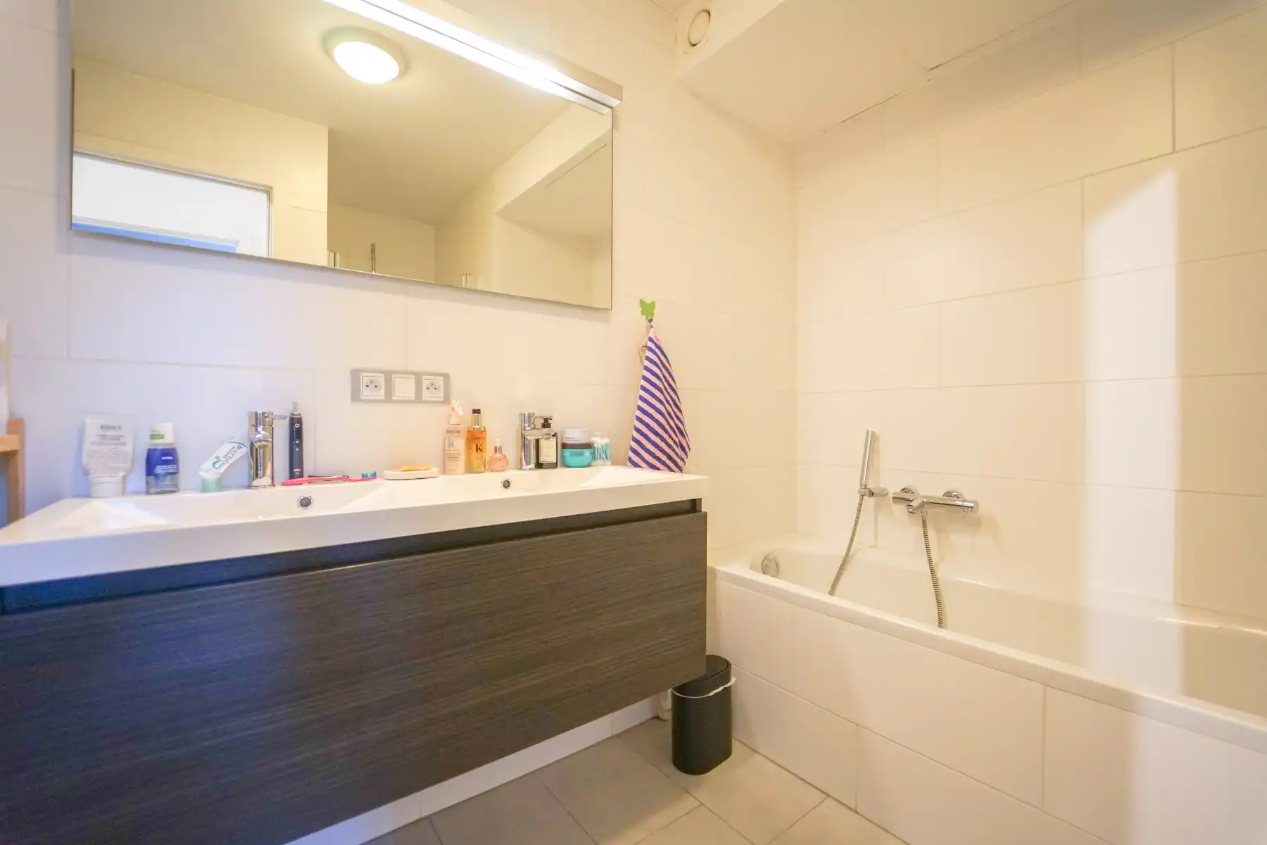 Instapklaar gelijkvloers appartement  met staanplaats! foto 6