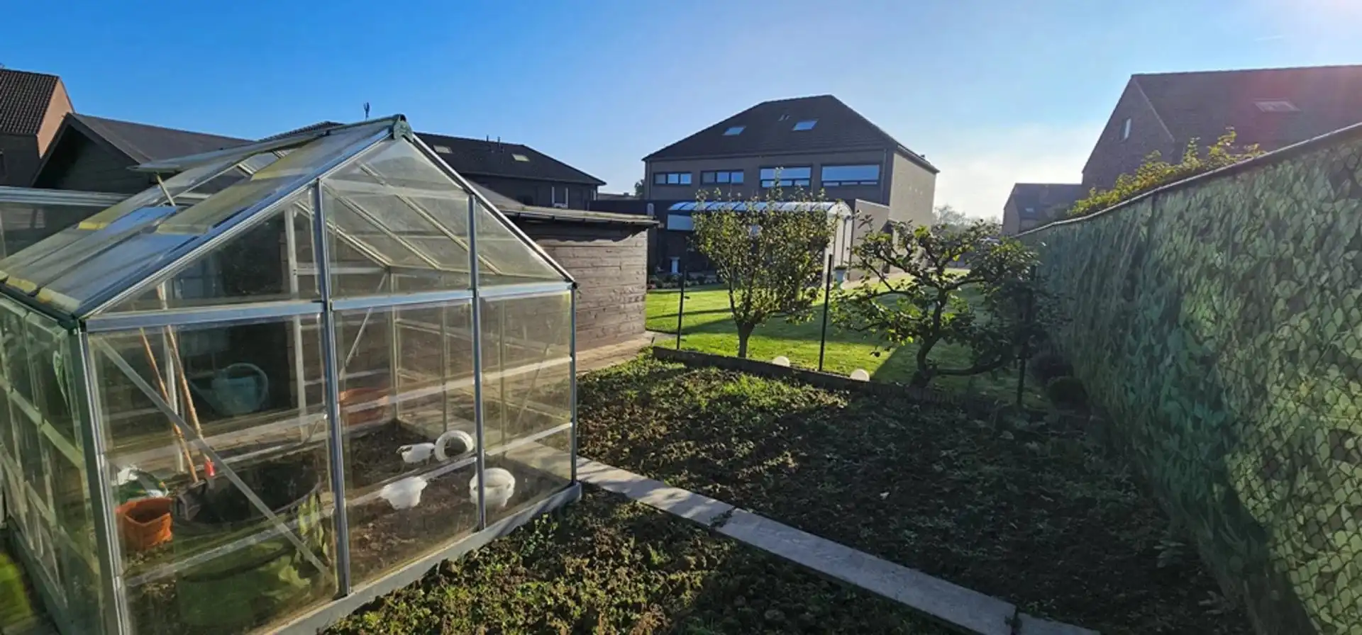 Ruime, recente, instapklare, energiezuinige half open bebouwing met degelijke en kwalitatieve afwerking en zonnepanelen, gelegen net buiten de grote ring van Hasselt. foto 38