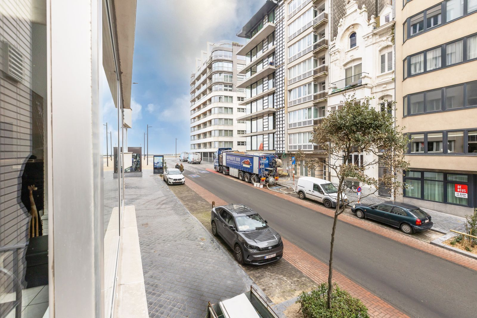 Lichtrijk appartement met 2 slaapkamers op topligging pal aan de zee foto 4