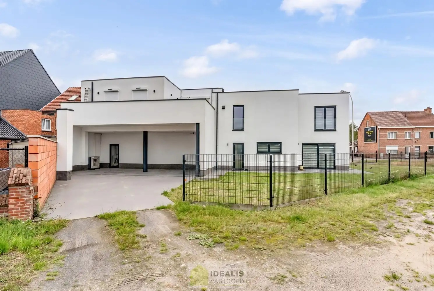 IDEALIS VASTGOED - HANDELSRUIMTE MET TAL VAN MOGELIJKHEDEN OP EEN TOPLOCATIE NABIJ HET CENTRUM VAN HEPPEN (LEOPOLDSBURG)! Dit handelspand van +- 90m² is gelegen langs de Diestersteenweg waardoor het een toplocatie is om handel te drijven met parkeergelegenheid achter het pand. Gemakkelijk te bereiken te voet, per auto én openbaar vervoer en gelegen op een absolute zichtlocatie langs een drukke doorgansweg en nog volledig naar eigen smaak af te werken en in te richten! foto 17