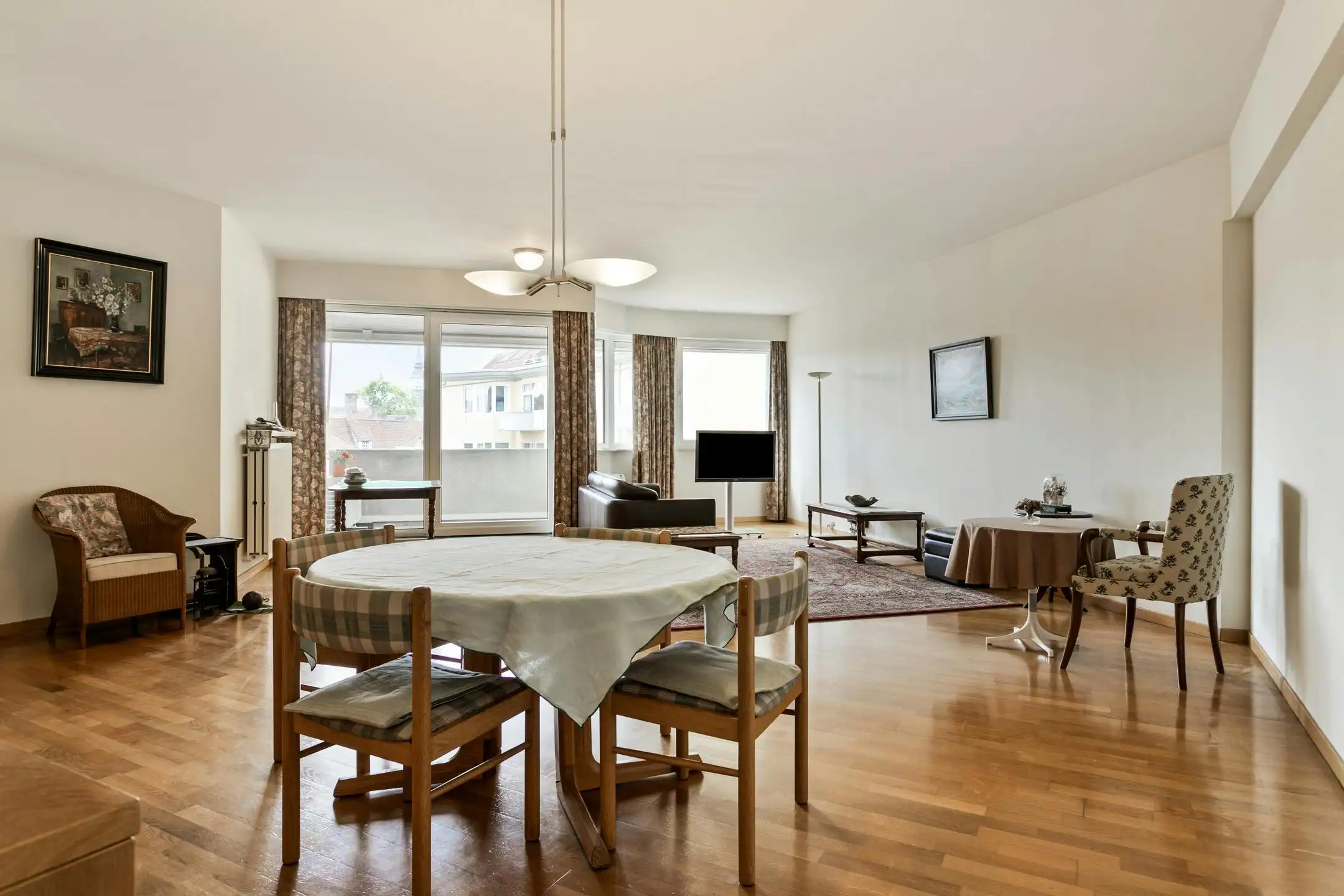 Lichtrijk 2 slaapkamer appartement te koop in Brugge centrum foto 2