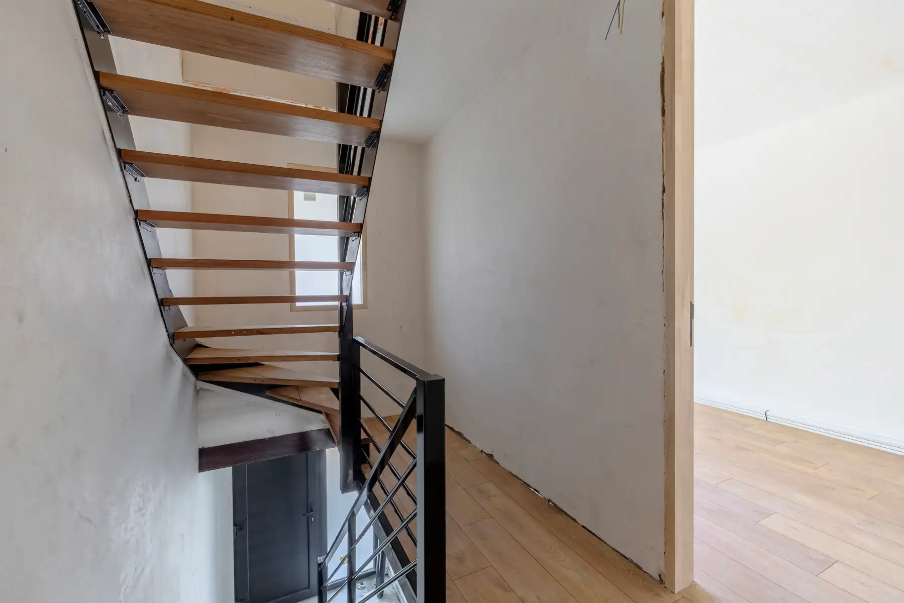 Gerenoveerde woning met 3 slpks, tuin en garage foto 18