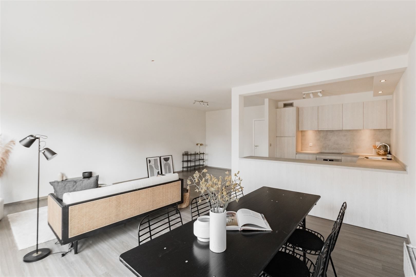 Zeer zonnig 3 slaapkamer appartement met terras foto 4