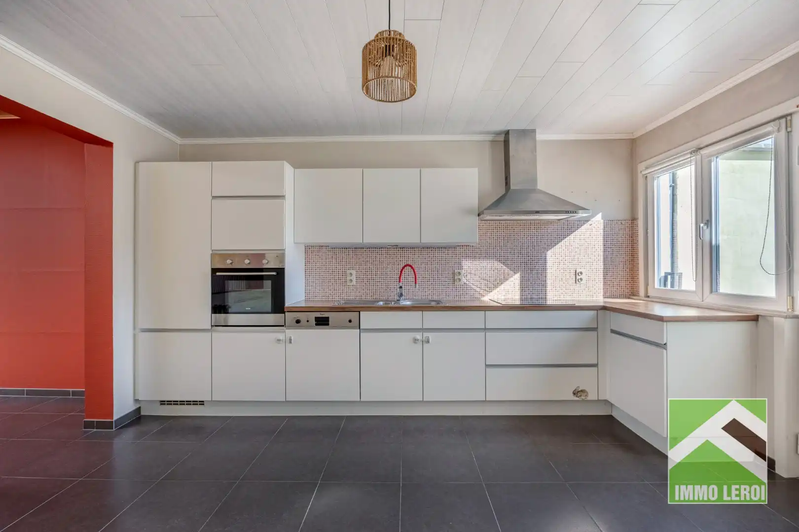 Vernieuwde en gezellig ingerichte woning met garage in stadsrand Tongeren foto 9
