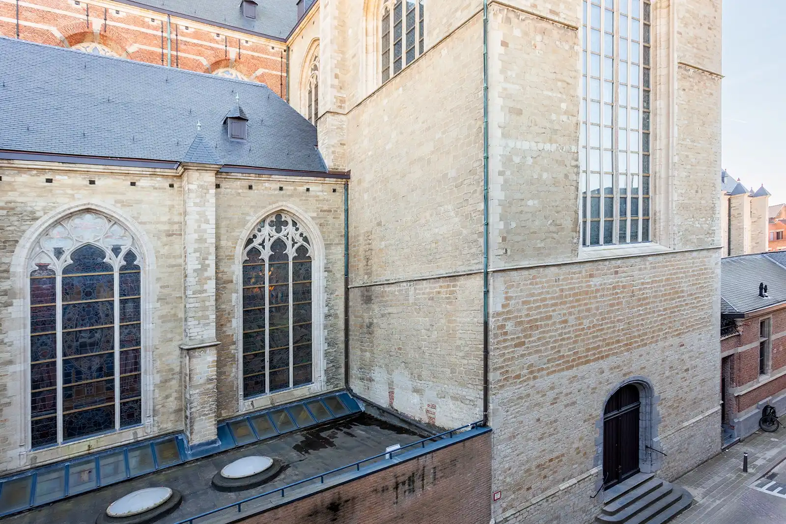 Ruime te renoveren woning met tuin en garage foto 9