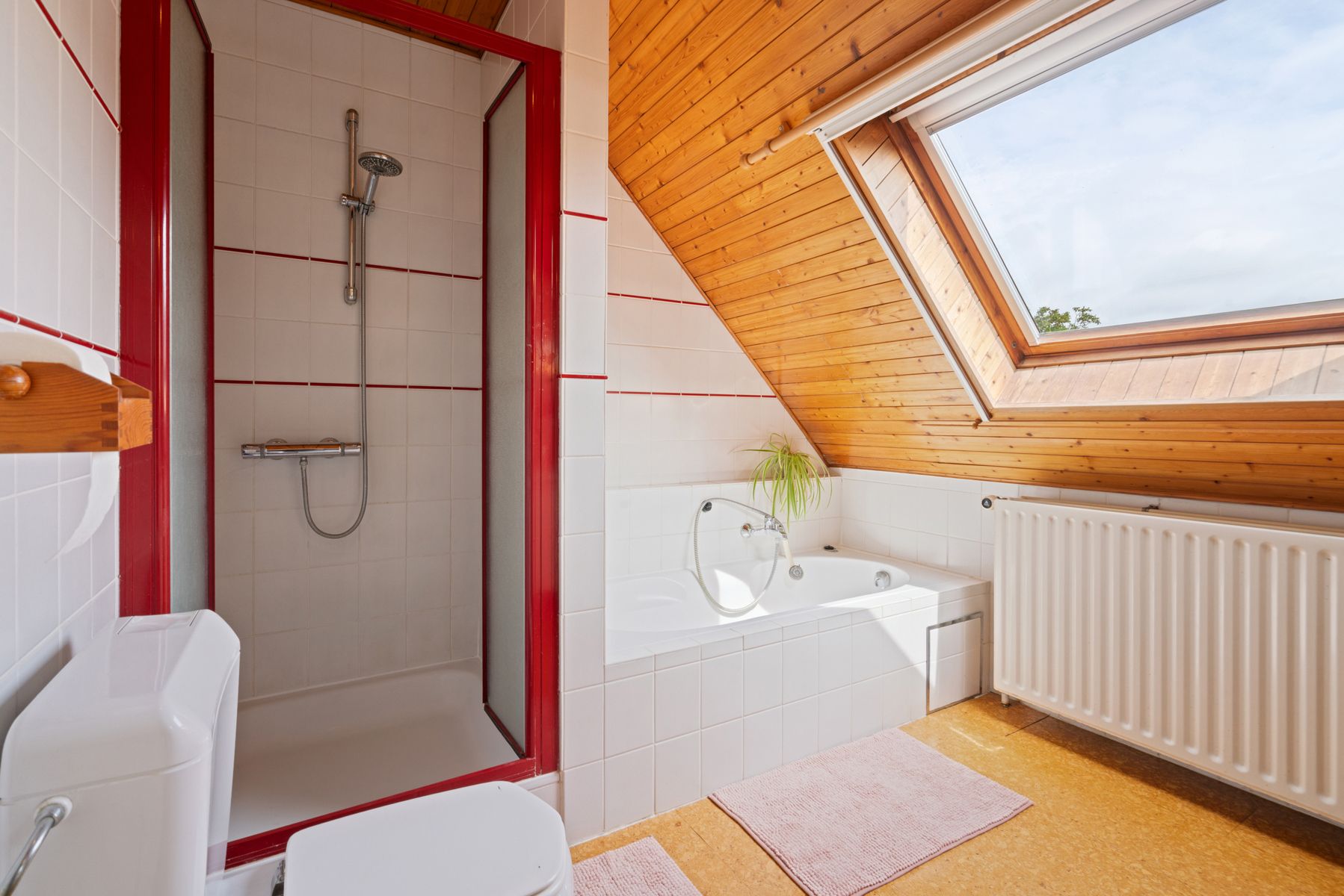 Open bebouwing met 5 slaapkamers en prachtige tuin  foto 14