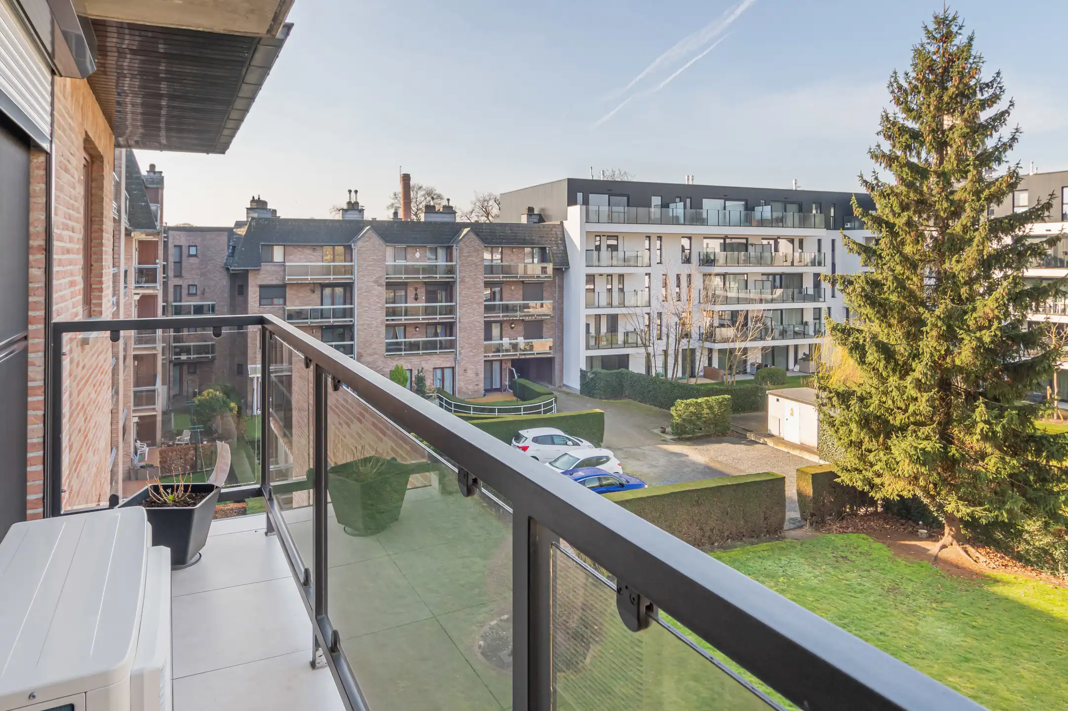 Lichtrijk appartement met terras en zicht op het water foto 17