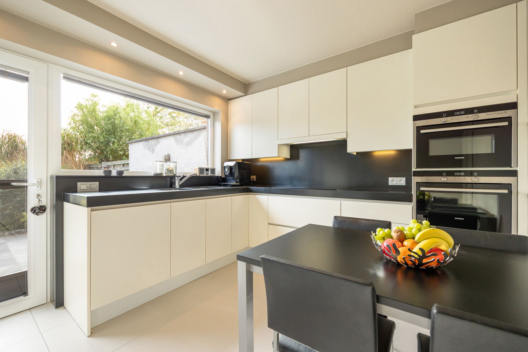 Eigentijdse gezinswoning op een perceel van ca 1.059m² in het centrum van Hoogstraten foto 6