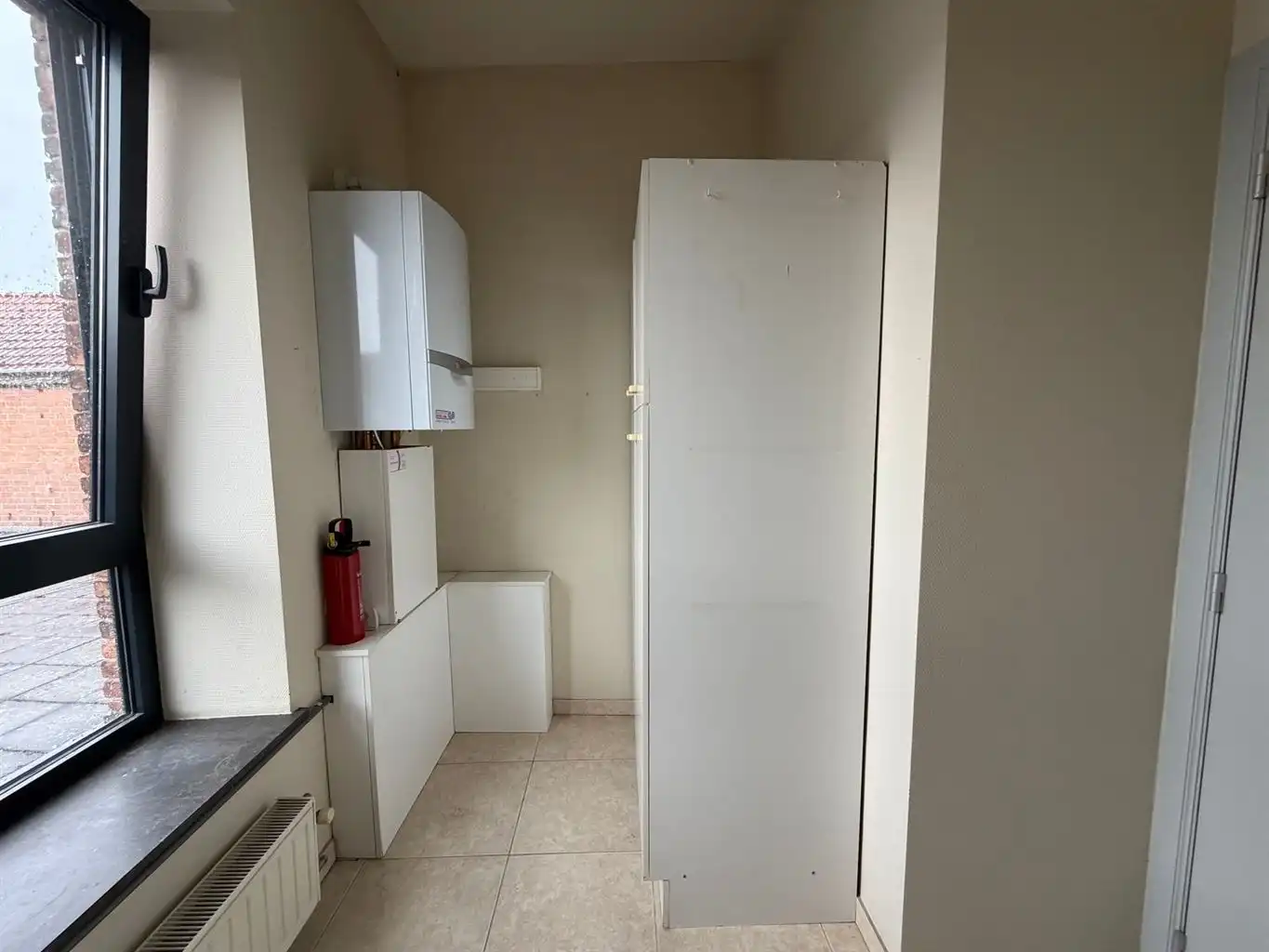 Zeer ruim 2-slaapkamer appartement met groot terras in het centrum van Bree.  foto 12