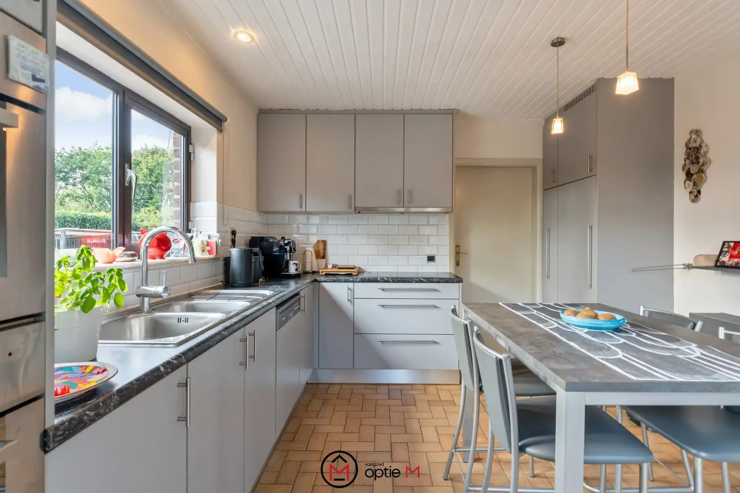 Rustig gelegen gezinswoning met 5 slaapkamers en garage foto 9