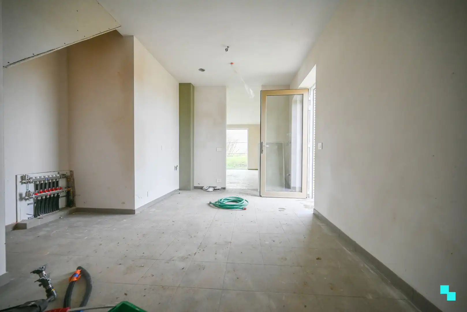 Halfopen nieuwbouwwoning met landelijke verzichten foto 11