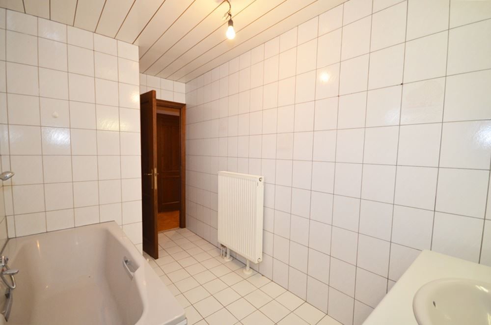 CENTRAAL GELEGEN PAND MET VELE MOGELIJKHEDEN IN HET CENTRUM VAN HECHTEL! foto 37