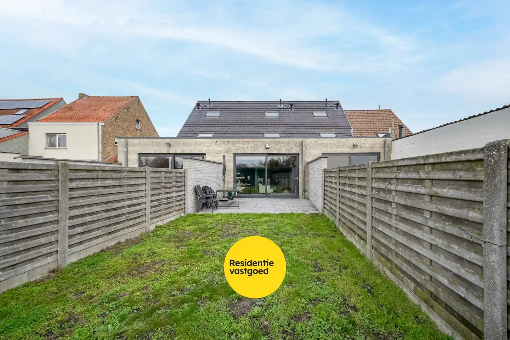 Instapklare woning met 3 kamers, tuin en garage foto 2
