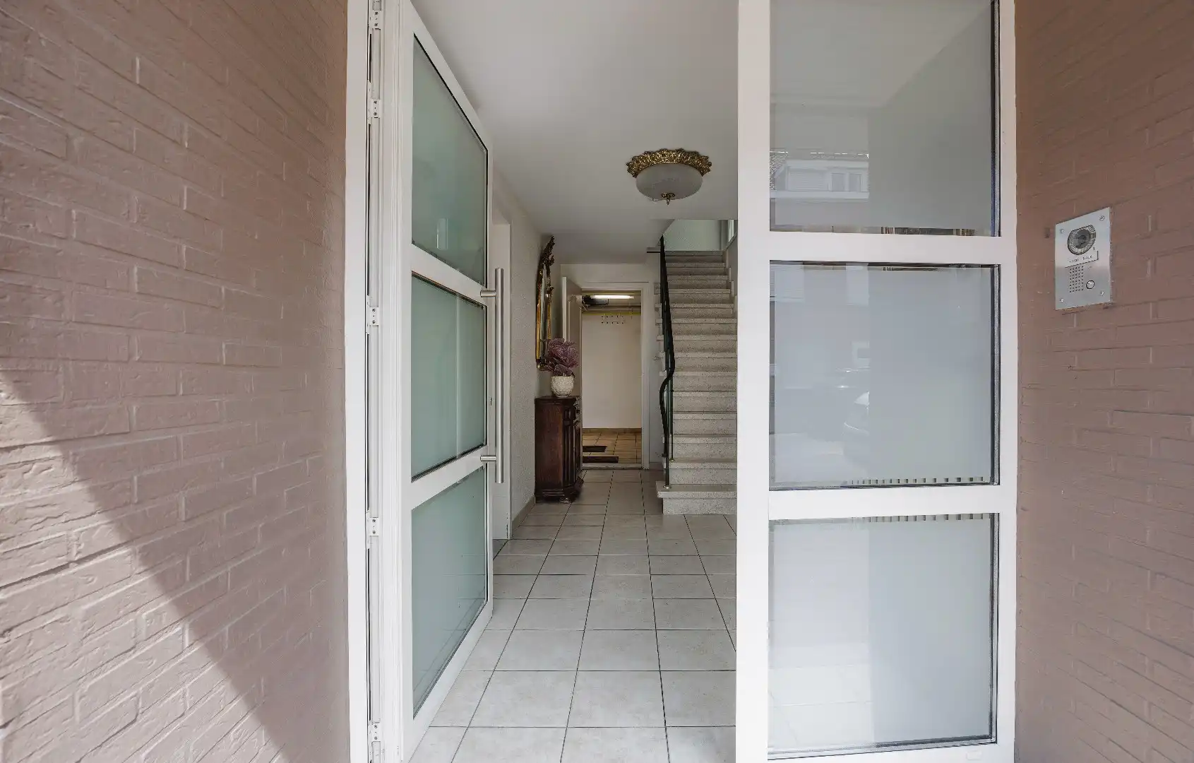 Instapklare, lichtrijke bel-etage woning met ruime garage en terras op centrale ligging foto 16