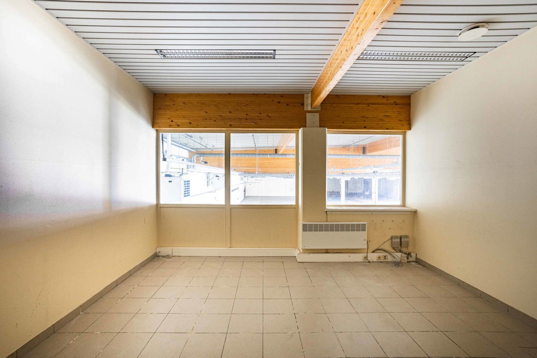 Polyvalent handelspand/kantoren pand op topligging foto 25