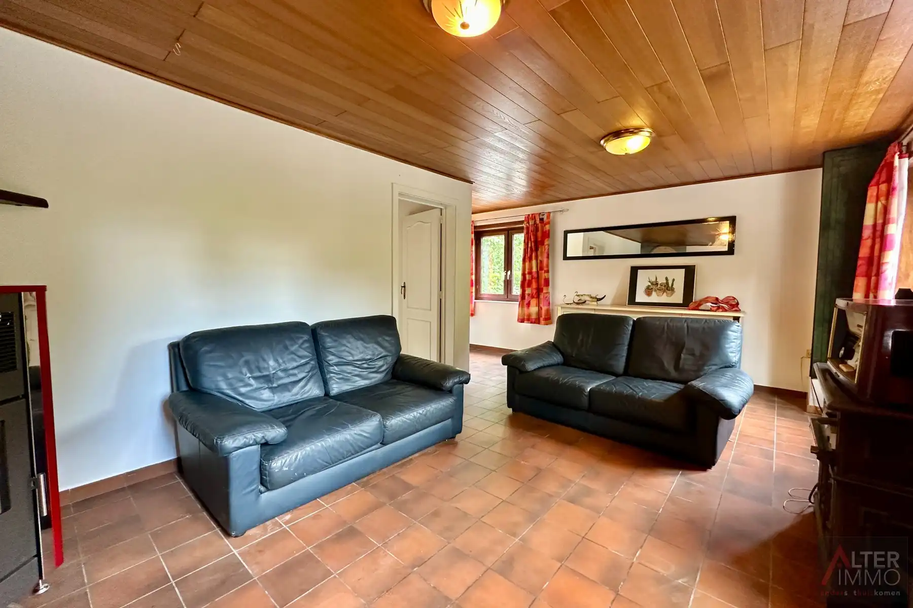 Gelijkvloerse woning (1970) met 2 slaapkamers, kelder en zolder (mogelijks in te richten) op perceel van 10a 30ca. foto 5