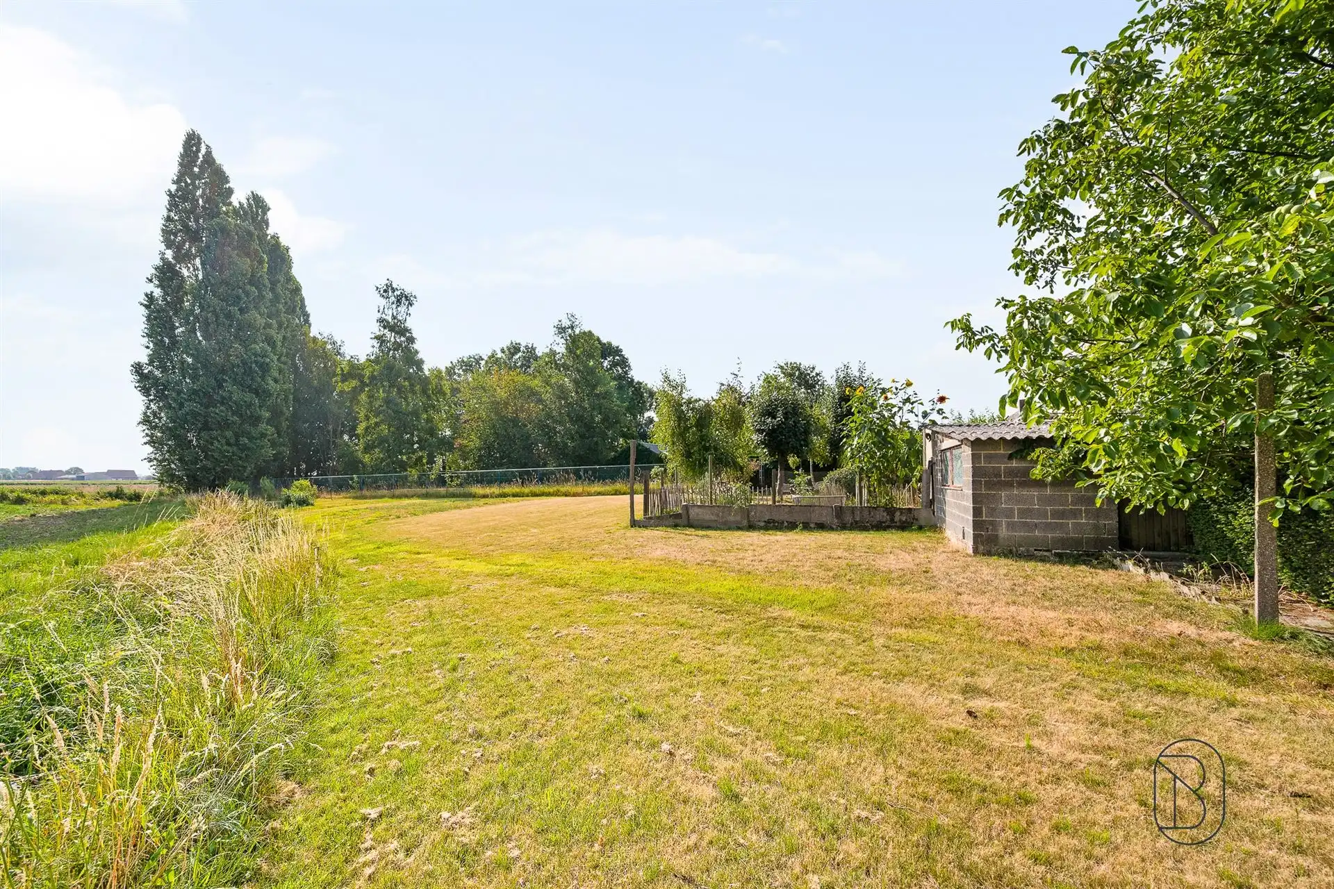 Eigendom met renovatiepotentieel op ca. 1.250 m² foto 4