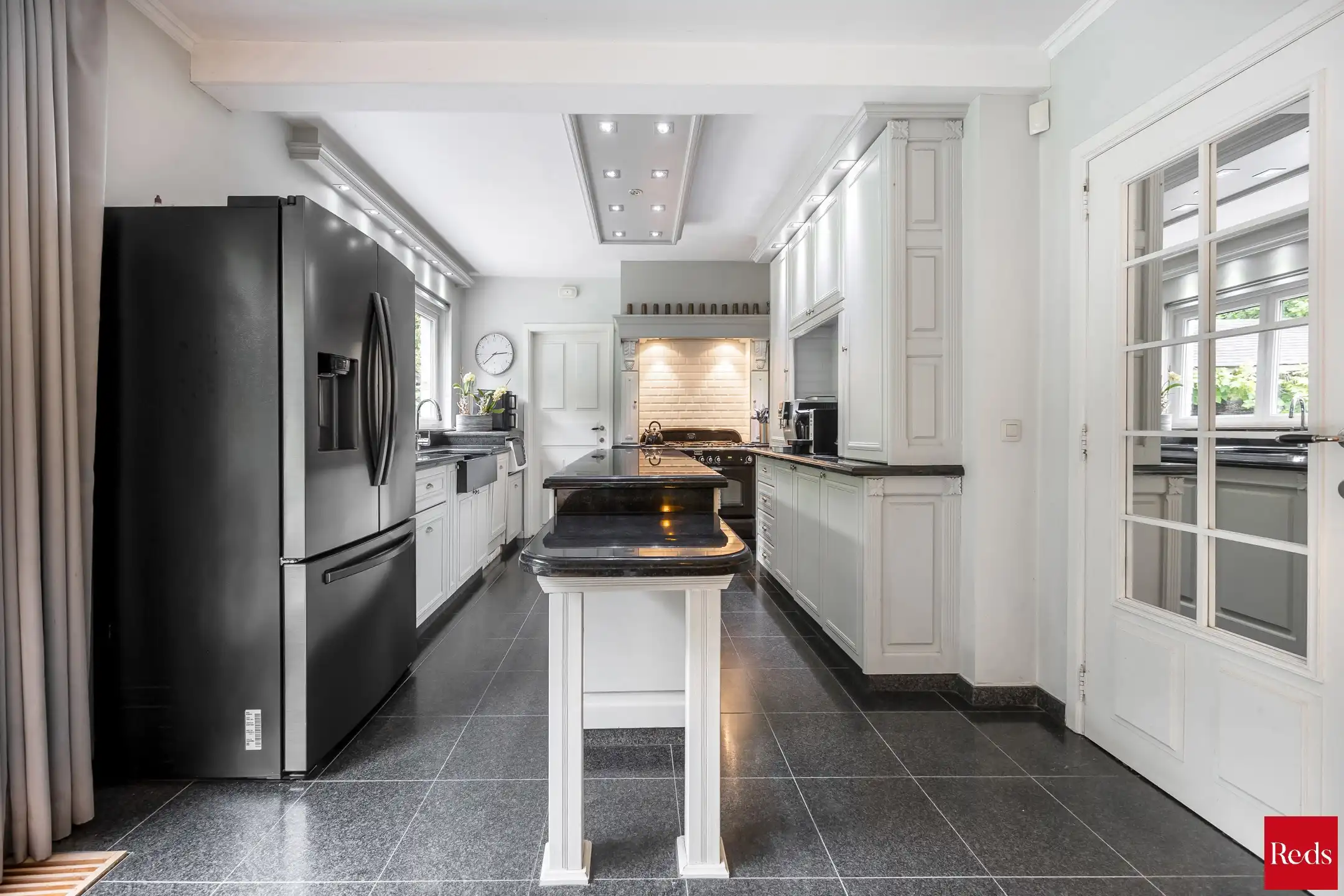 Instapklare villa met zwembad in groene omgeving foto 8